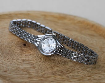 Vintage-Inspired Silver Dainty Watch|Old Money Style Wristwatch|Elegant Retro Minimalistic Watch for Women|Small Face Watch For Women