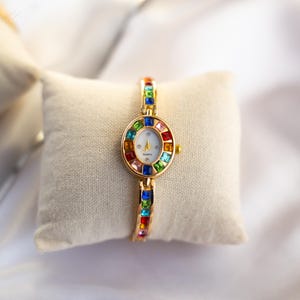Vintageinspirerad guldfärgad cocktailklocka | Färgglad armbandsur | Elegant retro oval cocktailklocka för kvinnor | Personlig klocka | Present till henne