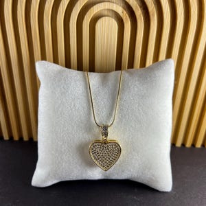 Colar com pingente de coração dourado – Joia de coração brilhante – Presente romântico para ela – Colar delicado de amor – Colar com pingente de cristal