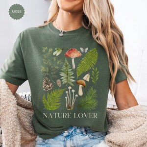 Mushroom T Shirt, Nature Lover Gift, Comfort Colors, Vintage Mushroom Shirt, Plant Lover Tshirt, Womens Gardening Shirt, Botanical Ferns Tee
