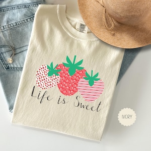 Cute Strawberry T-Shirt, Comfort Colors, Summer Strawberry Tshirt, Cottagecore Strawberries Shirt, Summer Berries Fruit Tee, Gardeners Gifts