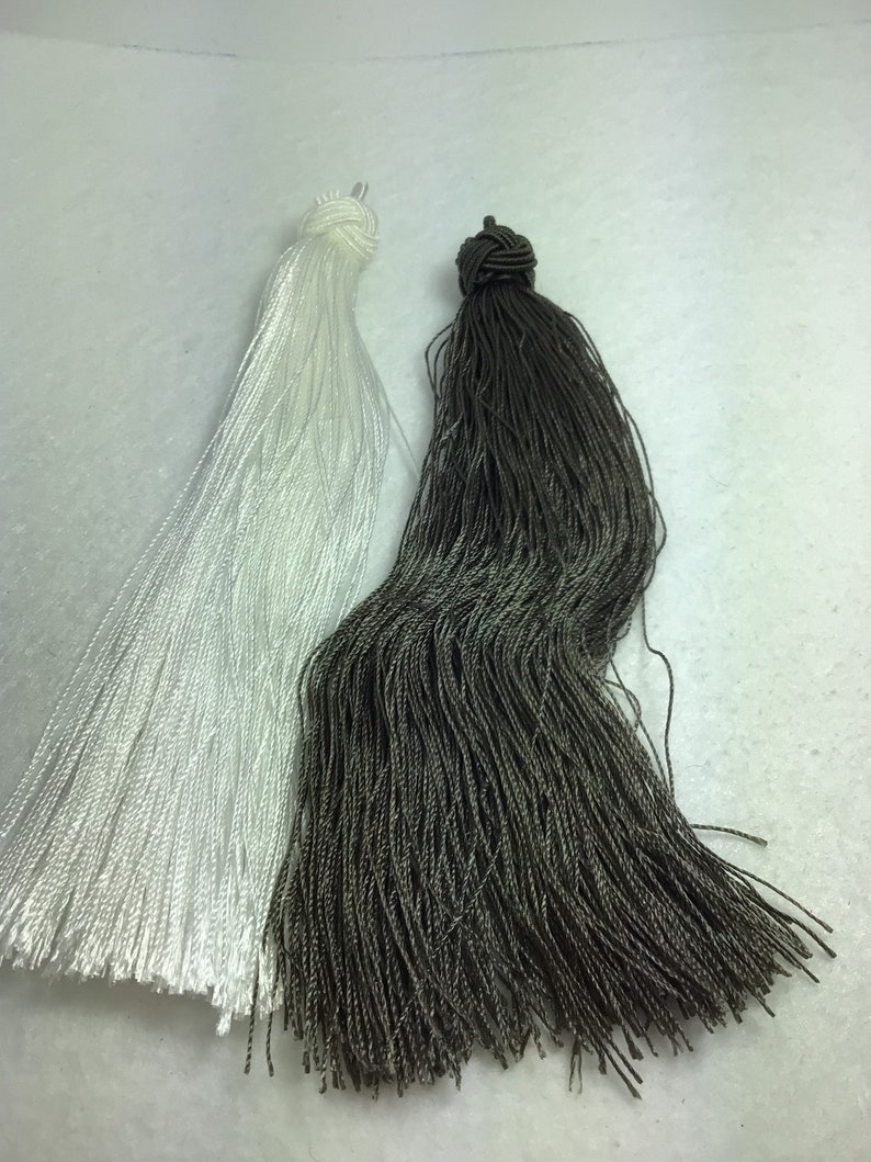 Fin 5\u201d Nylon Tassel Solid Colored