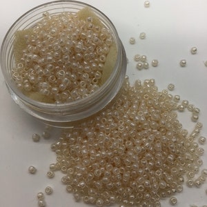 SB 11- Ceylon Light Ivory Toho Round 11/0 Seed Beads