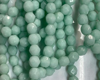 CZE 6 mm eldpolerade mintgröna tjeckiska pärlor
