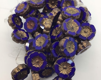 Perline ceche a forma di fiore di ibisco da 12 mm, indaco con finitura in bronzo