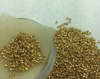 SB 15-Permanent Finish Gold 15-PF557 TOHO Round 15/0 Seed Beads