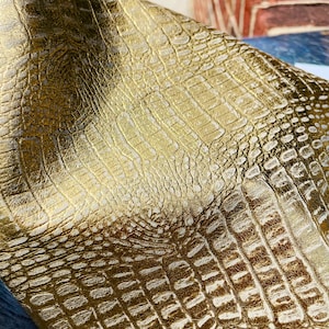 Lea Couro Italiano Dourado Metálico com Padrão de Jacaré - escolha seu tamanho