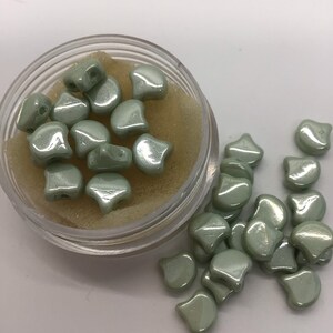 CZE CB Ginkgo Luster Chalk Light Green Czech Beads