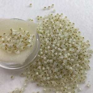 SB 8-PF Silver Lined Milky Light JonquilToho Round 8/0 Seed Beads