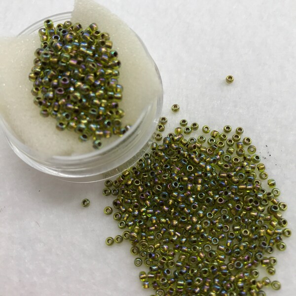 SB 11-Gold Lined Peridot Toho Round 11/0 Seed Beads