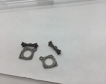 Fin Celtic Toggle Lock 15x16
