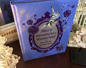 NEW, Fast ship, BEAUTIFULLY ILLUSTRATED Alice in Wonderland & Through The Looking Glass clothbound hardback book by Lewis Carrol illustrated