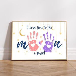 Arte con huellas de manos para el Día de la Madre, recuerdo familiar, regalo para mamá, actividad para niños con manos para imprimir, citas "Te amo hasta la luna y más allá", decoración de pared para niños pequeños