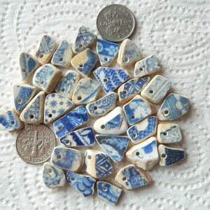 32 fragmentos de cerámica marina perforados en la parte superior, agujeros de 1,5 mm para joyería.