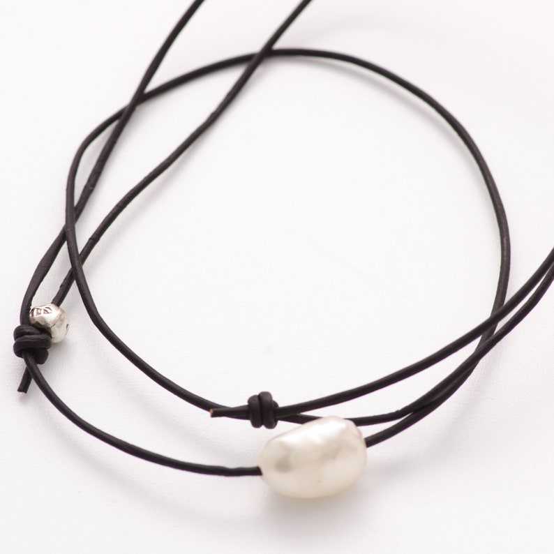 Solitary Pearl and Leather Necklace Adjustable