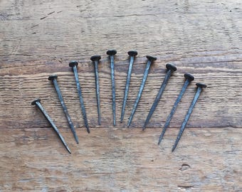 Set med 5 handsmidda järnspikar, 10 cm fyrkantiga smedspik