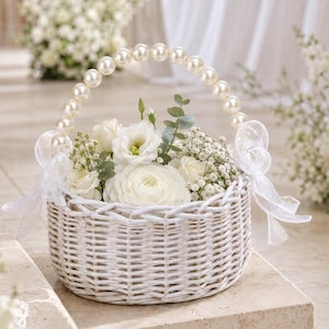 Pearl Handle Wedding Basket for Flower Girl White Wicker Petal Holder with Ribbon Bows Rustic Boho Ceremony Accessory Bridal Keepsake