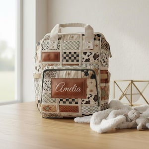 Personalisierter Wickelrucksack mit Patchwork-Muster und Steppdecken-Optik, karierte Wickeltasche, Geschenk zur Babyparty mit Tiermotiven, ästhetische Boho-Western-Tragetasche für Mütter