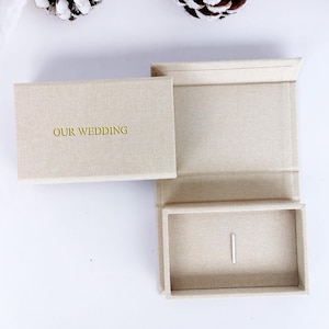 10 Stück Freies individuelles Logo Creme Beig Leinen USB BOX mit Band für Kristall USB | Hochzeitsgeschenk Box