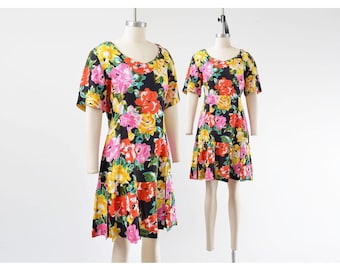 Vestido floral de los 90, talla M / Vestido corto vintage colorido con cintura baja y bajo plisado para fiestas en el jardín, talla M