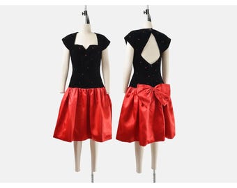 Vintage 80er Jahre Schwarzer Samt & Roter Satin Party Kleid, Kleid mit tiefer Taille, Schleife, Cocktailkleid mit Ausschnitten am Rücken Gr. 38