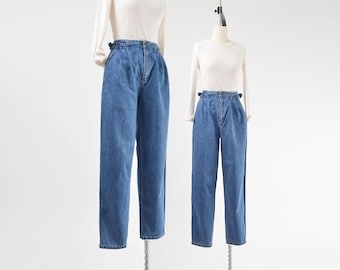 Jeans vintage a pieghe, vita alta, modello anni '90, gamba affusolata, lavaggio chiaro, modello mom jeans, taglia S