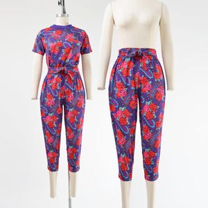 90s Top and Pant Set size XS, Vintage Paisley Floral T-shirt High Waisted Tapered Leg  Capri Pants