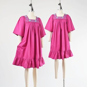 80-tals bomullstältklänning S M | Vintage fuchsia lila broderad miniklänning | Boho babydollklänning med fickor