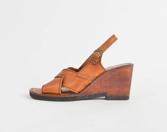 Vintage 70s Brown Leather Heels Wood Wedge Singback Sandals Shoes made in Brazil size 7 narrow