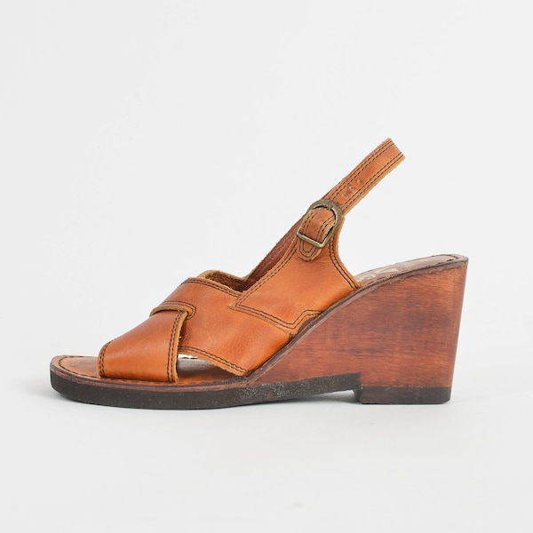 Vintage 70s Brown Leather Heels Wood Wedge Singback Sandals Shoes made in Brazil size 7 narrow
