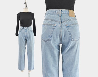 Vintage 90s Gap Jeans Classic Fit High Waisted Light Wash Denim Tapered Leg Mom Jeans size M