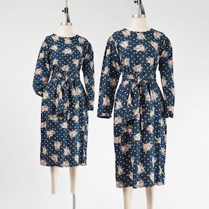 Vestido midi vintage azul marino con estampado floral / Estampado de rosas, cierre de botones en la espalda, cinturón de lazo (Talla S)