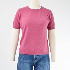 Front view of a vintage 1990s or Y2K pink cashmere sweater. Fitted, t-shirt style. Short sleeves. Crewneck. Displayed on a dress form with jeans.