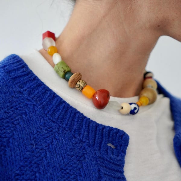 Collier de perles épaisses colorées