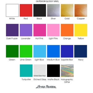 K&ouml;nnte beinhalten: Eine Farbkarte mit dem Titel OUTDOOR GLOSSY VINYL, die dreiundzwanzig quadratische Vinyl-Farbmuster in verschiedenen Farben zeigt, darunter Wei&szlig;, Rot, Schwarz, Silber, Gold, Kupfer, Lila, Lavendel, Pink, Orange, Gelb, Gr&uuml;n, Blau und holografischer Glitzer.