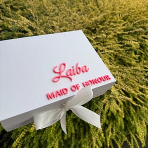 Caixa de lembranças personalizada para pedido de dama de honra | Presente de casamento com nome em 3D