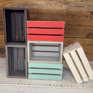 Caja de madera MINI artesanal con acabado envejecido / Bandeja escalonada estilo granja para decoración y almacenamiento