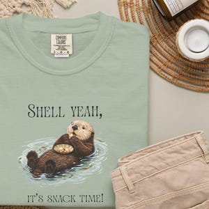 T-shirt Sea Otter Shell Yeah Its Snack Time | Comfortkleuren