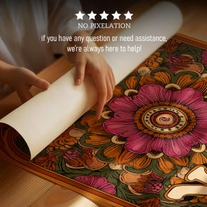 Puede incluir: Una impresi&oacute;n decorativa enrollada con un dise&ntilde;o floral en tonos rosa, naranja y verde. La impresi&oacute;n se est&aacute; desenrollando, revelando los intrincados detalles de la obra de arte. El texto en la impresi&oacute;n dice: "NO PIXELATION if you have any question or need assistance, we're always here to help!"