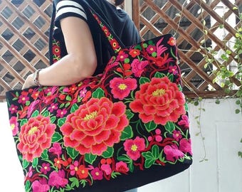 Mit Blumen bestickte Umhängetasche, handgefertigte Schultertasche mit Reißverschluss