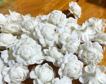 Dubbellaagse kleikraal met jasmijnbloem en gat | Handgemaakt Thais handwerk van 3 cm