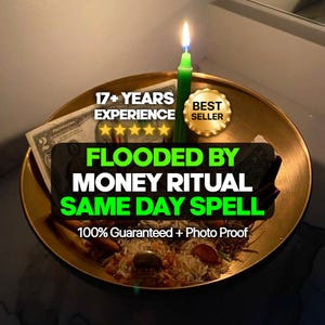 Könnte beinhalten: Ein goldfarbener Teller mit einer brennenden grünen Kerze, einem Zwei-Dollar-Schein und einer Portion Essen. Auf dem Teller steht der Text "FLOODED BY MONEY RITUAL SAME DAY SPELL" und "100% Guaranteed + Photo Proof."