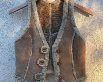 Timeless Vintage Shearling Vest – Authentic 70s Bohemian Style Unisex Winter Sheepskin Vest
