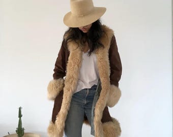 Płaszcz Vintage Penny Lane | Afgański płaszcz w stylu boho z lat 70. z zamszu i owczej skóry | Wykończenie z prawdziwego owczego futra | Zimowy płaszcz w stylu western hippie |