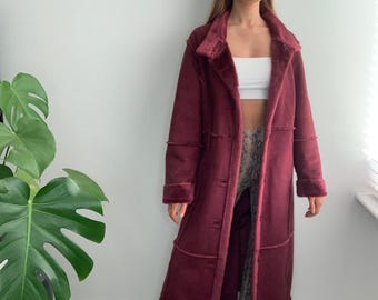 Manteau Penny Lane vintage des années 1970 pour femme en daim rouge véritable en peau de mouton retournée avec manteau bohème en fourrure véritable - Cadeau pour elle