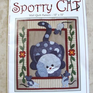 Spotty Cat Quilt Pattern - Wool Felt Applique Wall Hanging or Pillow Top, Floral Vines (13"x15")