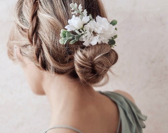 White bridal hair comb, white flower greenery comb, foliage babys breath comb, wedding hair piece, eucalyptus head piece, garden wedding