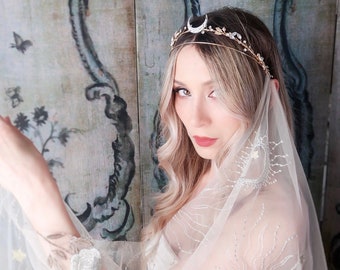 Crescent moon crown with veil, Celestial moon tiara, Embroidered wedding veil, Golden moon headpiece, Unique wedding veil, Moon and stars