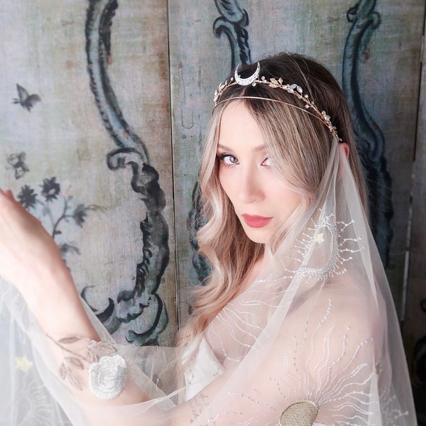 Crescent moon crown with veil, Celestial moon tiara, Embroidered wedding veil, Golden moon headpiece, Unique wedding veil, Moon and stars