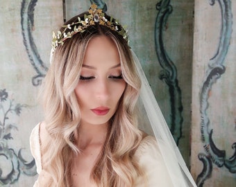 Medieval wedding crown, Gold elven crown, Crystal headpiece, Woodland wedding crown with veil, Whimsical wedding tiara, Fairy princess crown